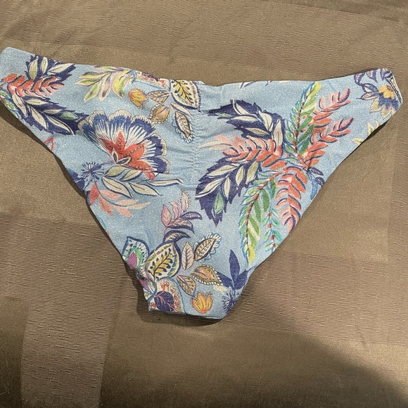 Gorgeous BECCA bikini - Picture 3 of 7